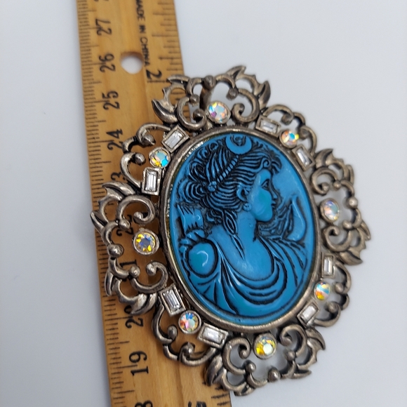 Vintage Large Blue Cameo w/Aurora Borelis/ Silvertone/ Pendant & Brooch. - Picture 4 of 9